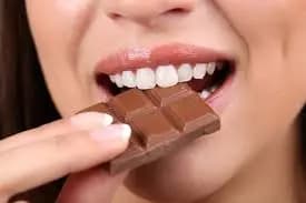 Sind zuckerhaltige Lebensmittel die Ursache für Karies?